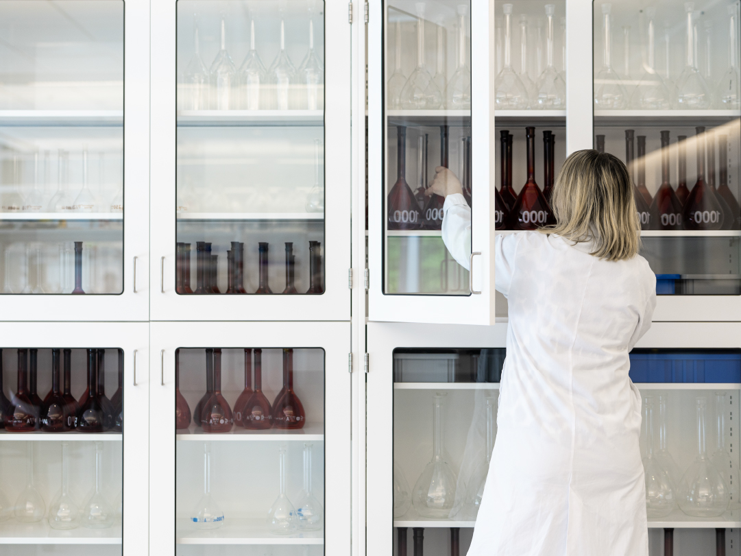 Material cabinet